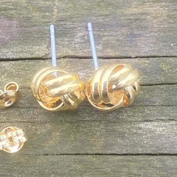 SOLD 💲Gold love knot stud earrings 8mm gold plated earrings - Picture 6 of 7